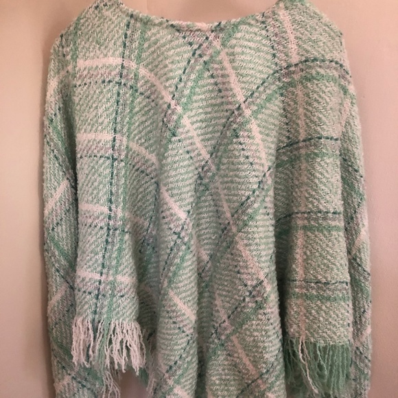 Green plaid Irish cape - Picture 2 of 4